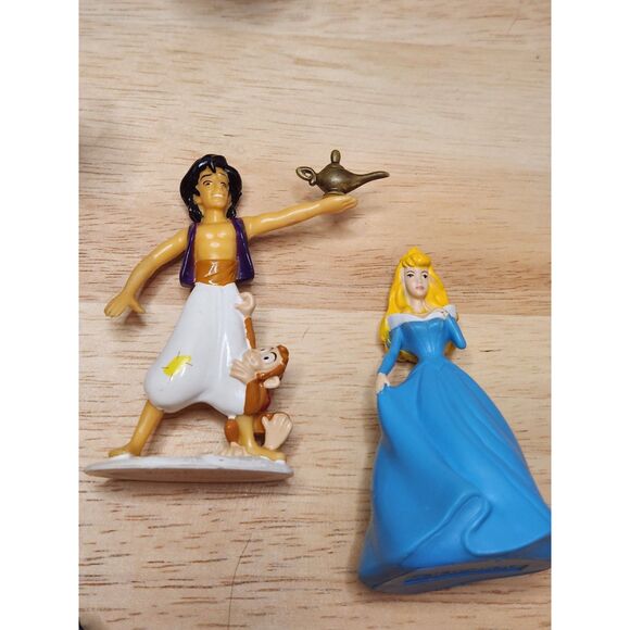 Disney Figurine Lot – Miniature Knick Knacks from Classic Films - Picture 9 of 11